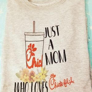 New just a mom who loves chick-fil-a tee